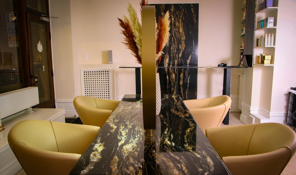 Aura-stone-Outstaning-stone-design-in-commercial-spaces-1